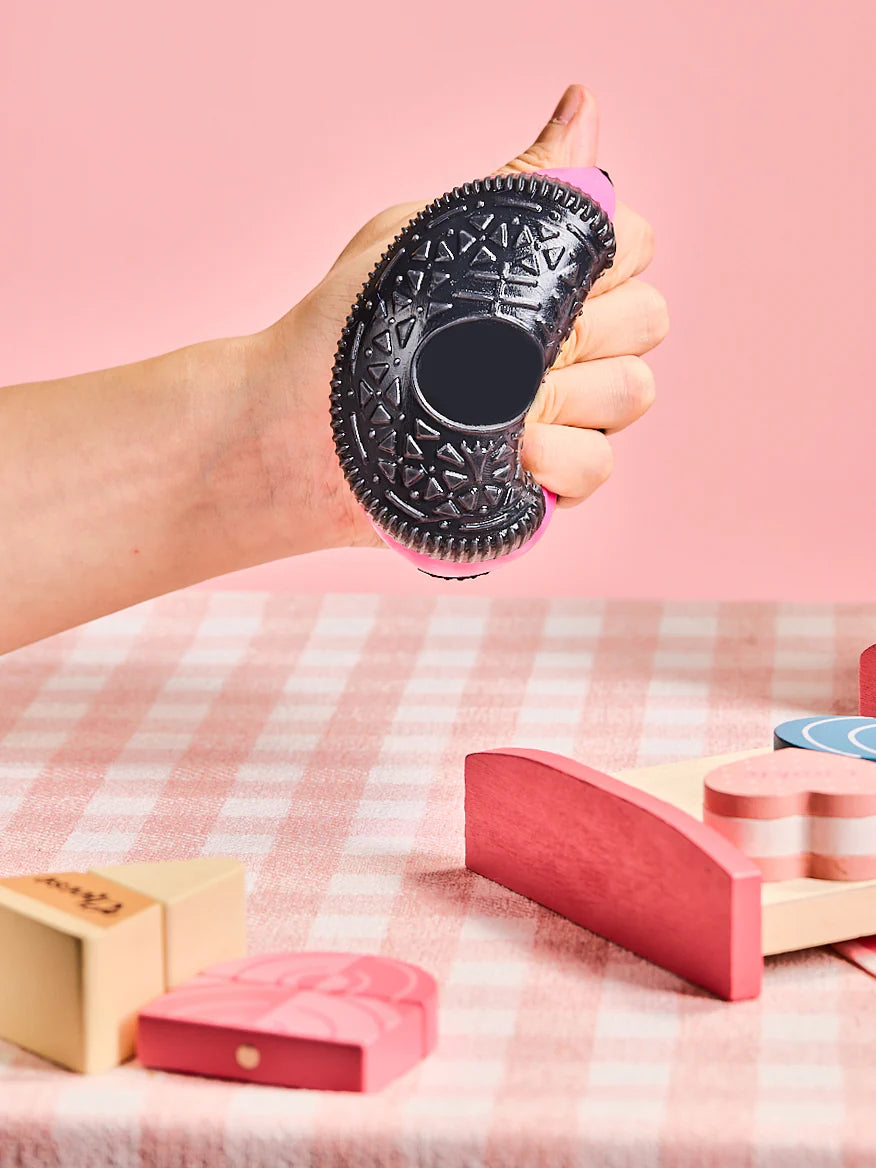 Black-fuchsia Cookie Sandwich Taba Squishy