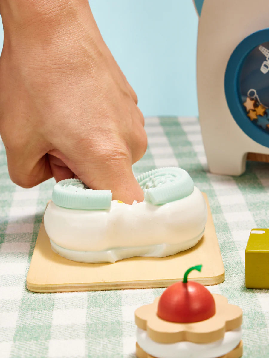 White-blue Stretchy Cookie Sandwich Taba Squishy